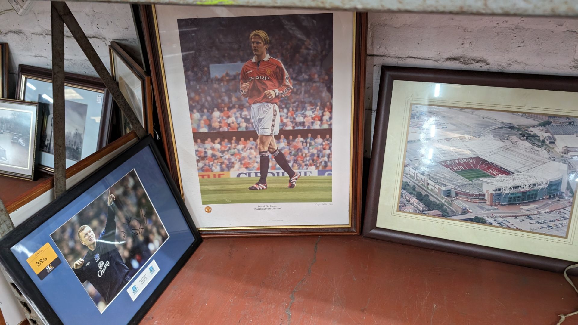 5 off football related framed photos, comprising 4 photographs relating to Manchester Utd & 1 relati - Image 10 of 11