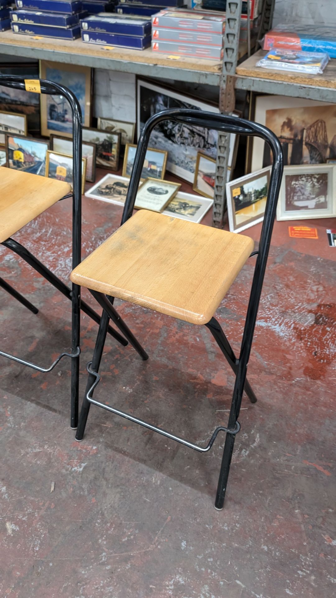 Pair of black metal & wooden folding stools - Bild 4 aus 4