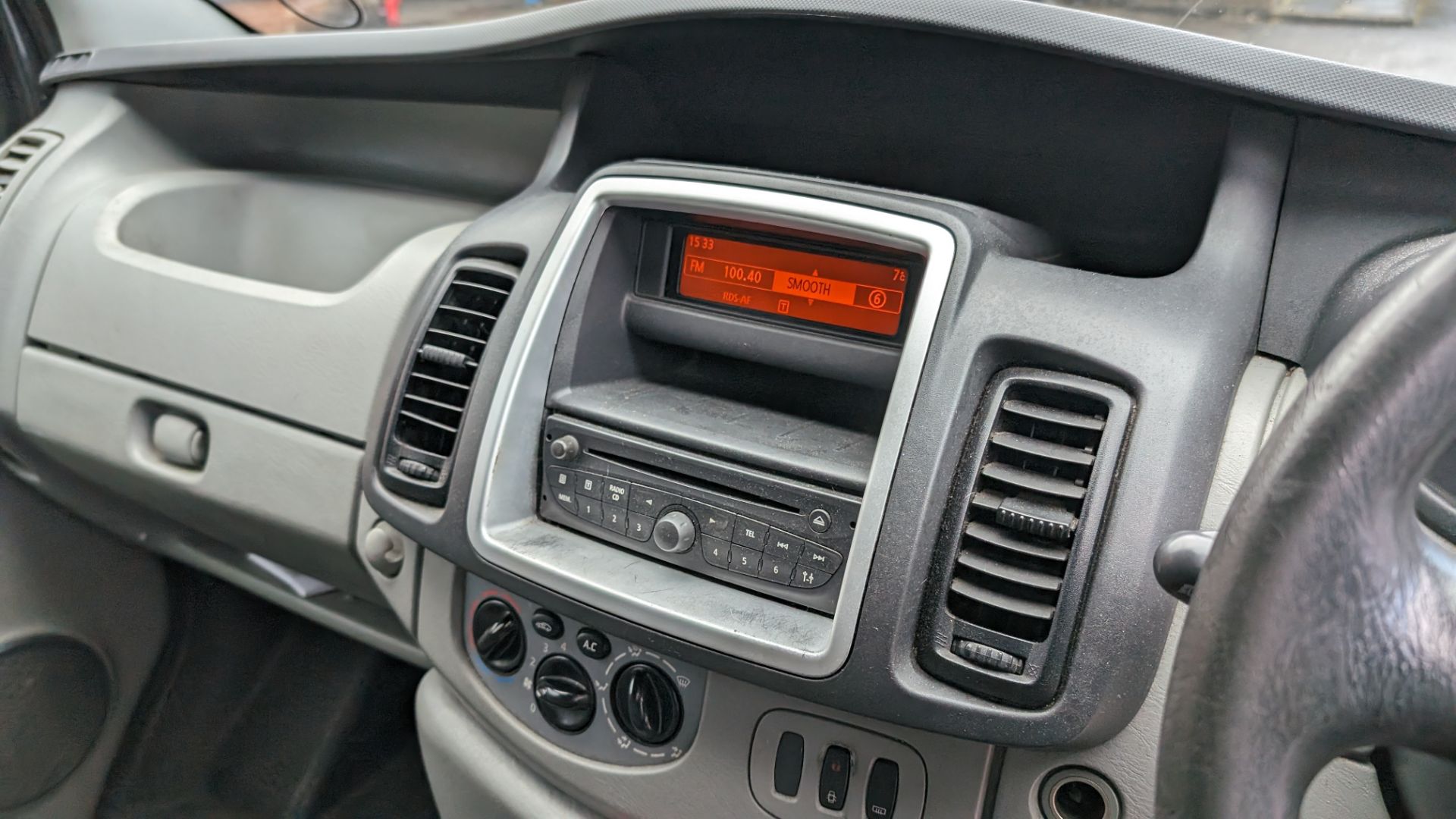DV12 EHP Vauxhall Vivaro 2700 Sportive CDTi panel van with side windows, 6 speed manual gearbox, 199 - Bild 34 aus 38