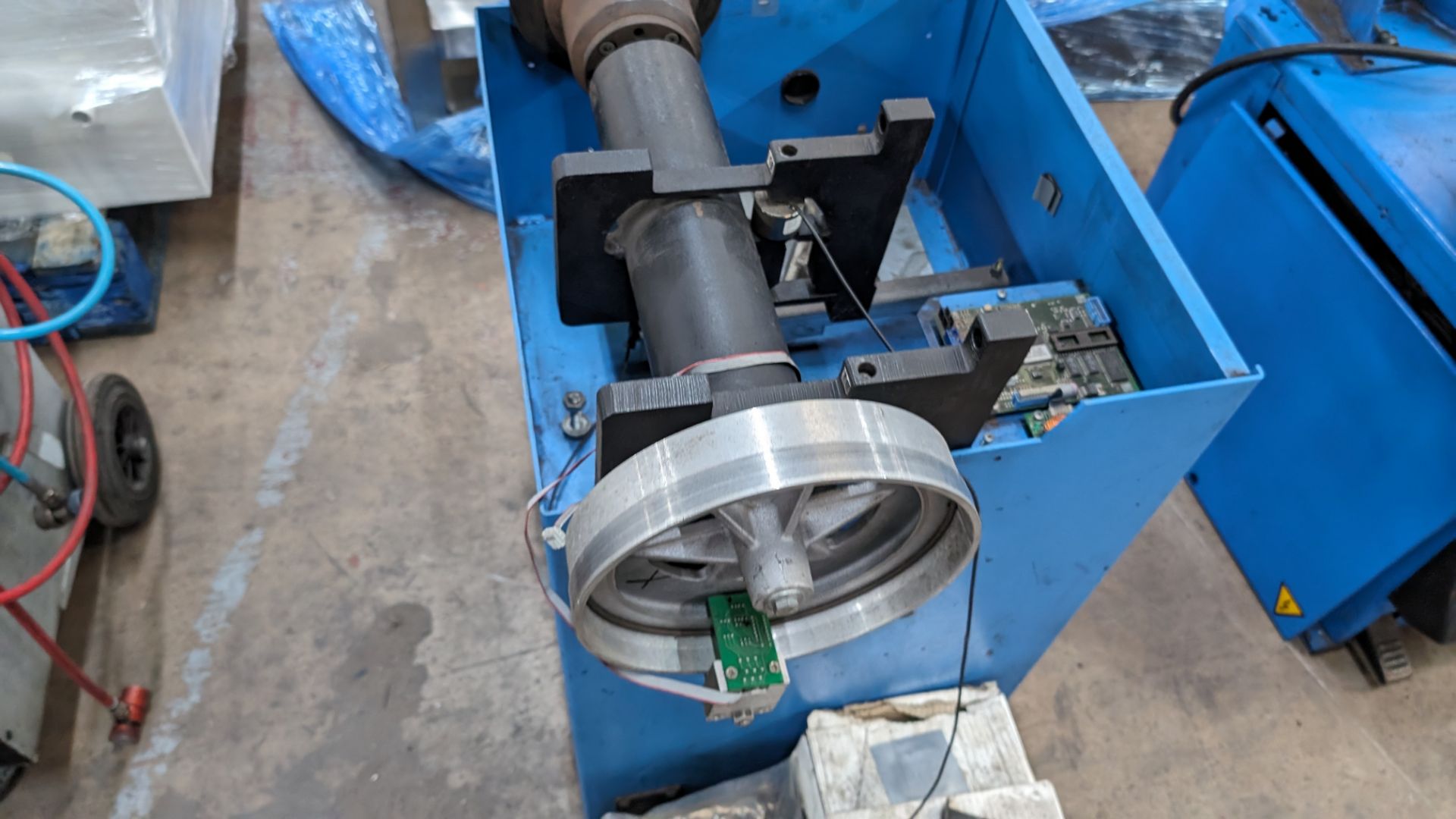 Hofmann Geodyna 1050 wheel balancer plus quantity of balancing consumables. NB incomplete - Image 7 of 15