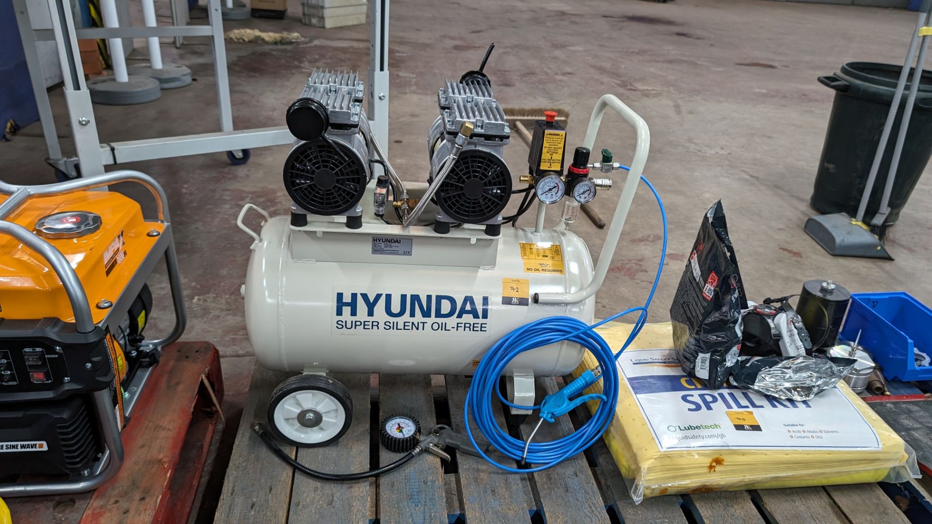 Hyundai super silent oil-free compressor system model HY27550 - Image 3 of 11