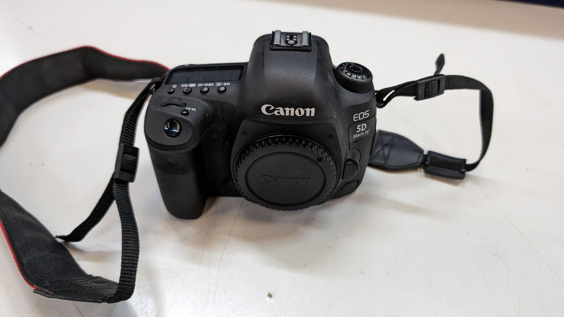 Canon EOS 5D Mark IV SLR camera including strap & battery - Bild 15 aus 16
