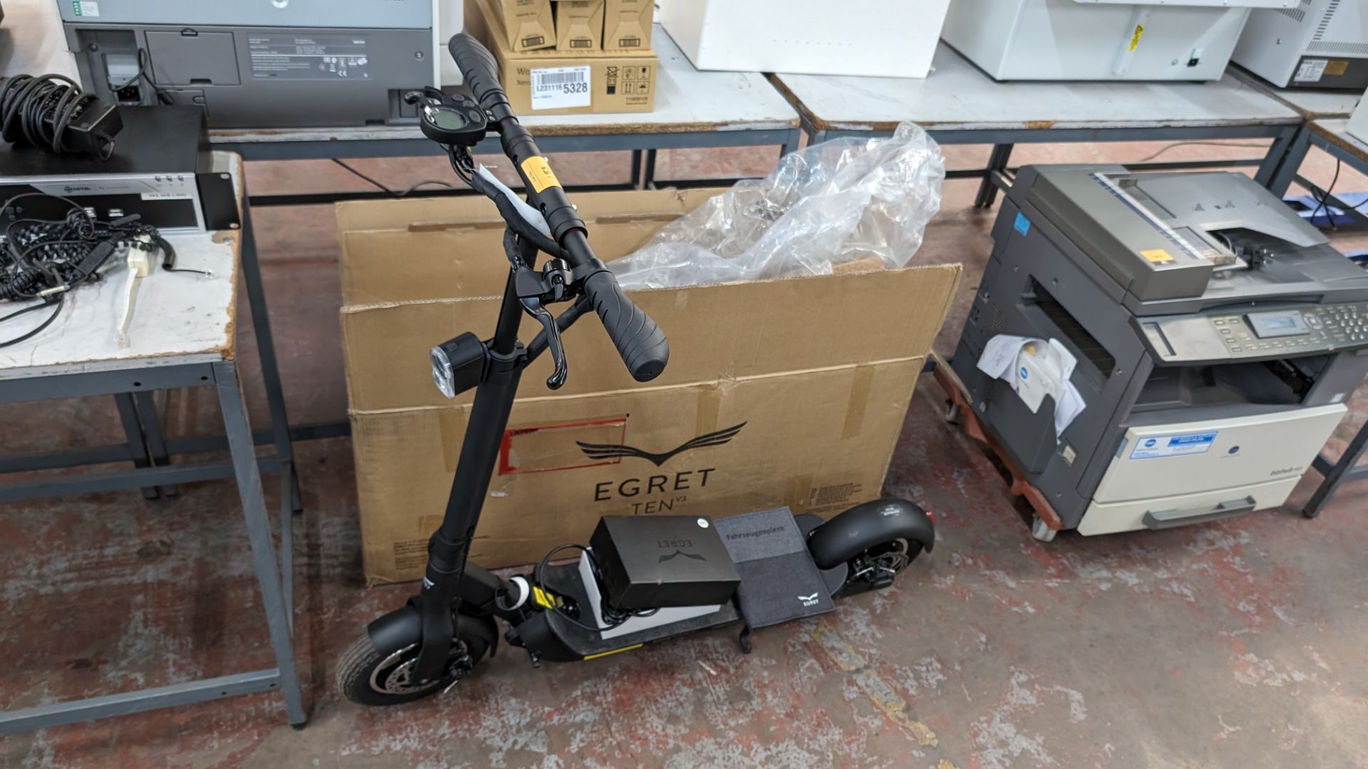 Egret TEN V3 36V electric scooter - this item appears to be new & unused - the box was sealed until - Image 10 of 20