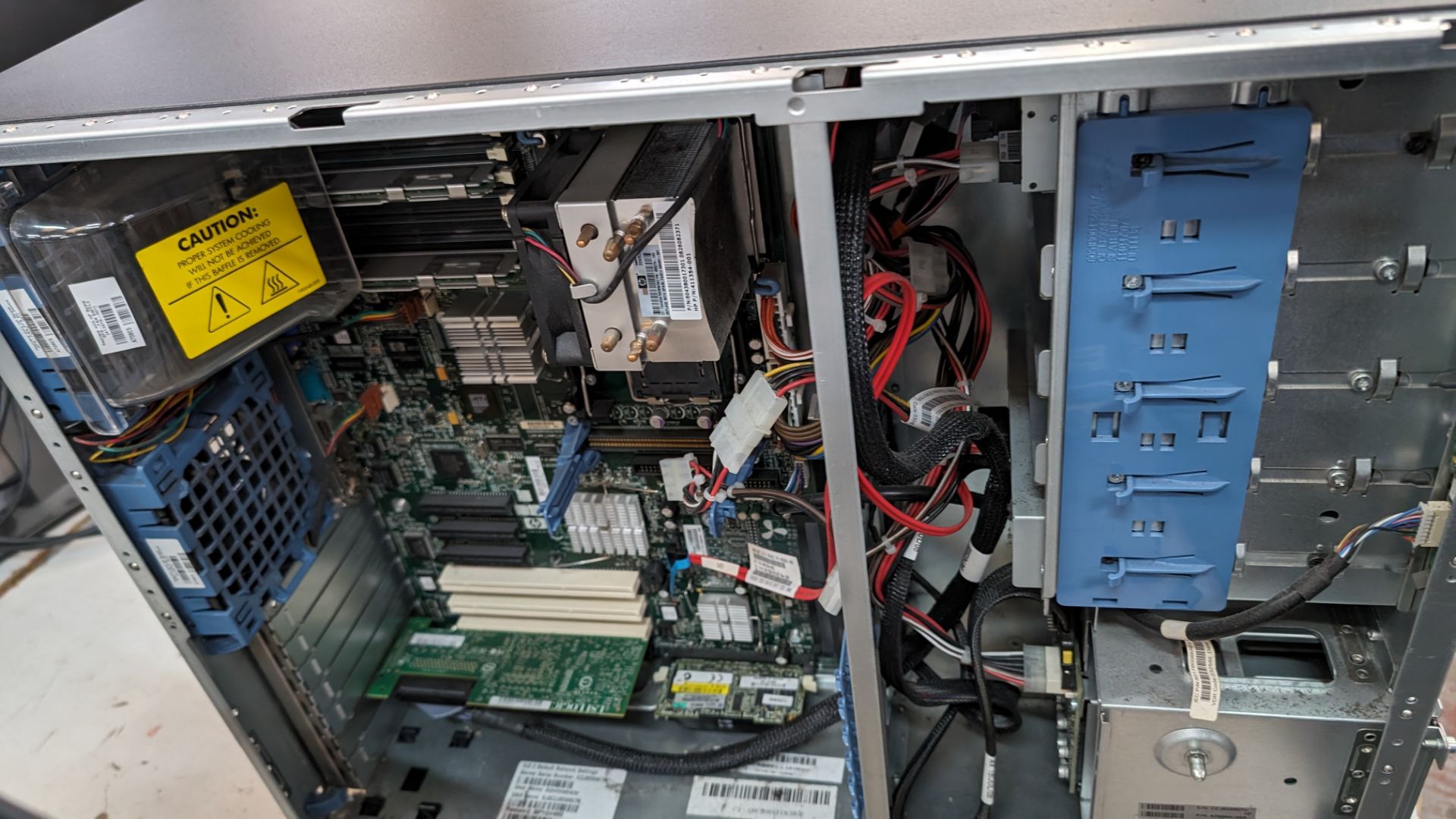 HP server incorporating 2 off hot swap drives, optical drive & HP Storageworks DAT 160 tape drive - Image 15 of 15