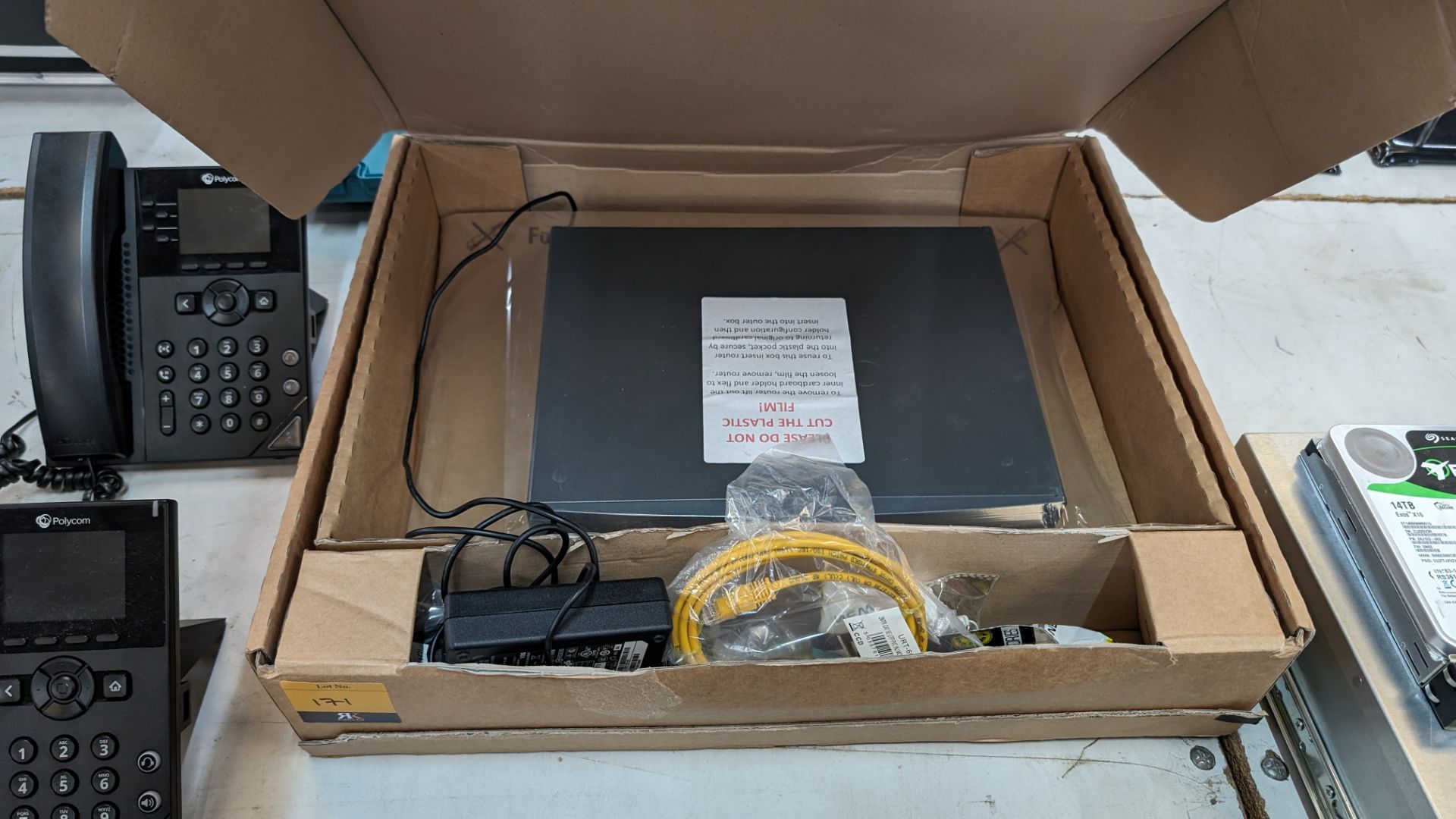 Cisco 887VAM broadband router including power pack & cables - appears to be new/unused - Image 8 of 8