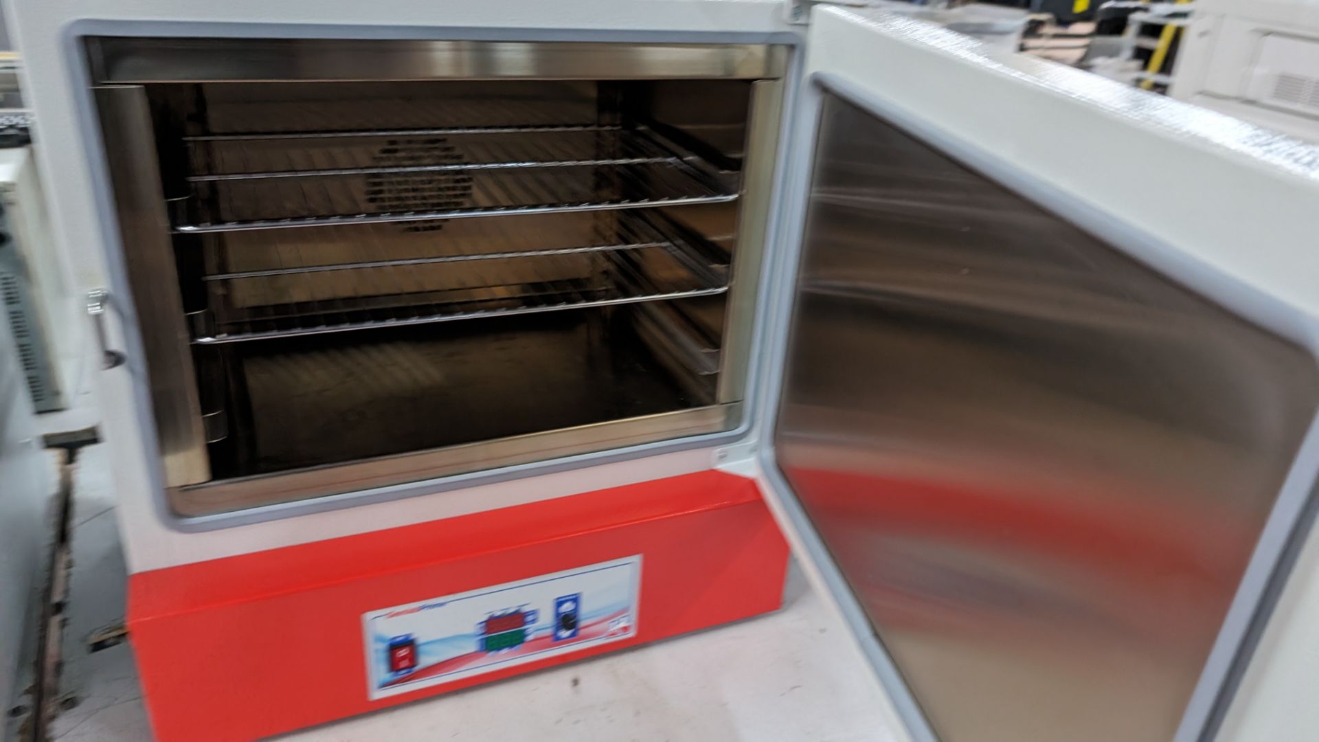 GenLab prime laboratory oven model PRO-50-PDIG-300. Includes pair of Portwest gauntlet gloves - Image 10 of 18
