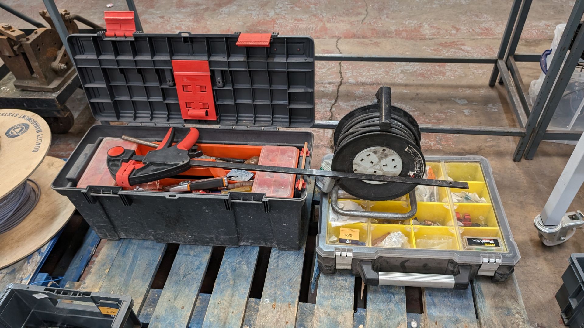 Quantity of tools & fixings comprising Stanley Fatmax case & contents, rectangular tool box & conten - Bild 2 aus 9