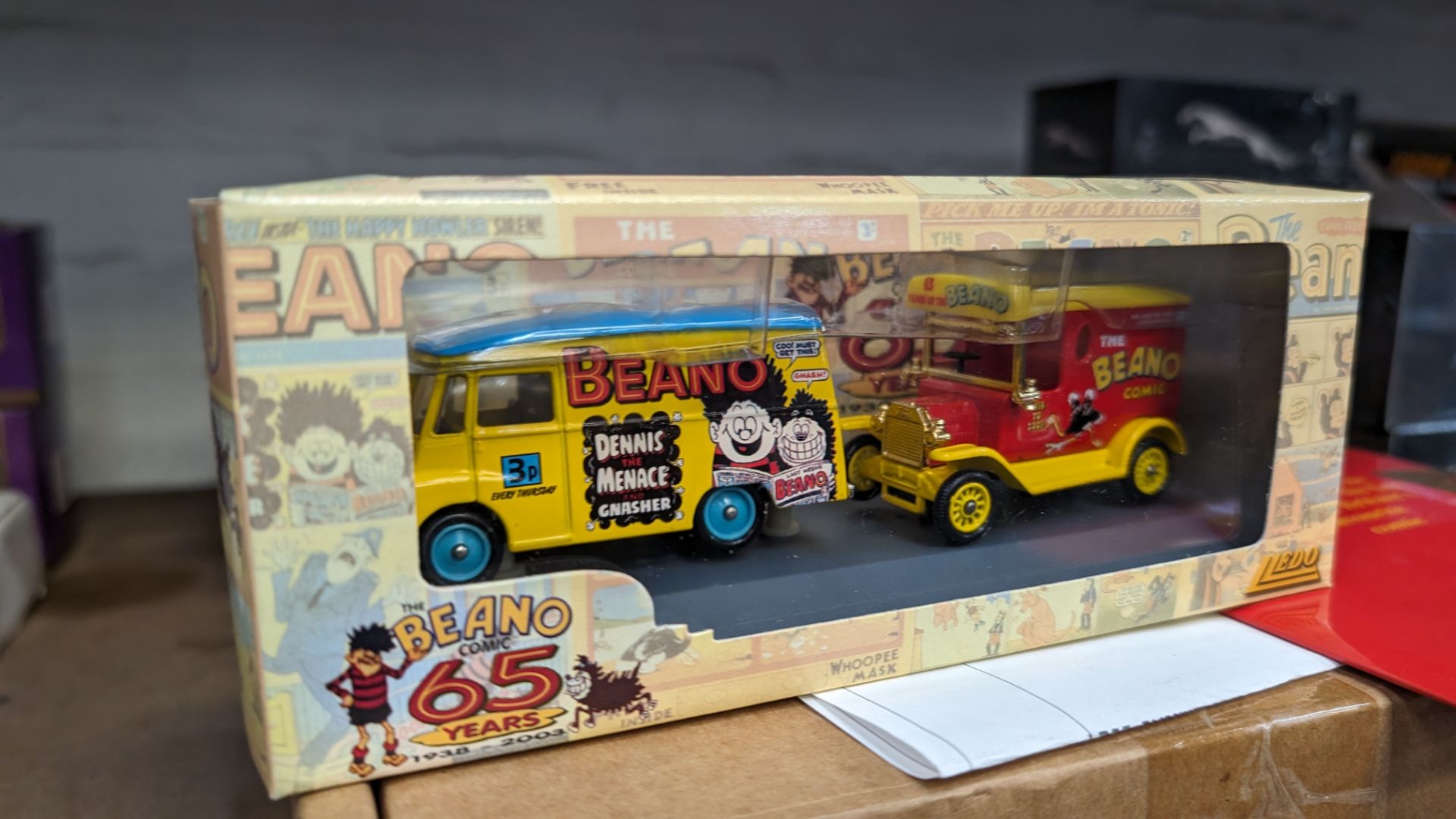 Beano 65th anniversary gift set including reproduction of the first edition of the comic plus 2 mode - Image 4 of 9
