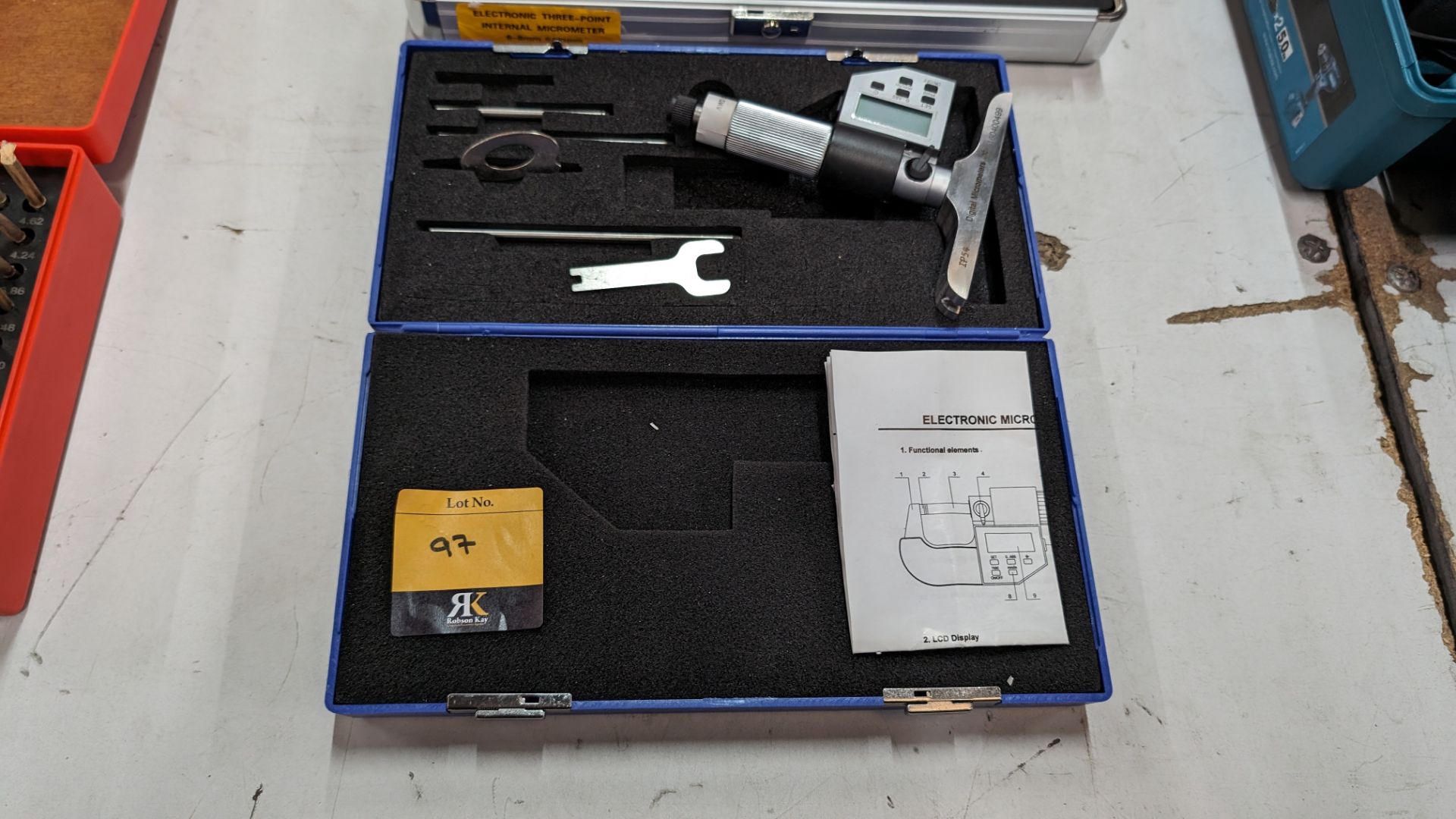 Digital/electronic micrometer in case - Image 8 of 12