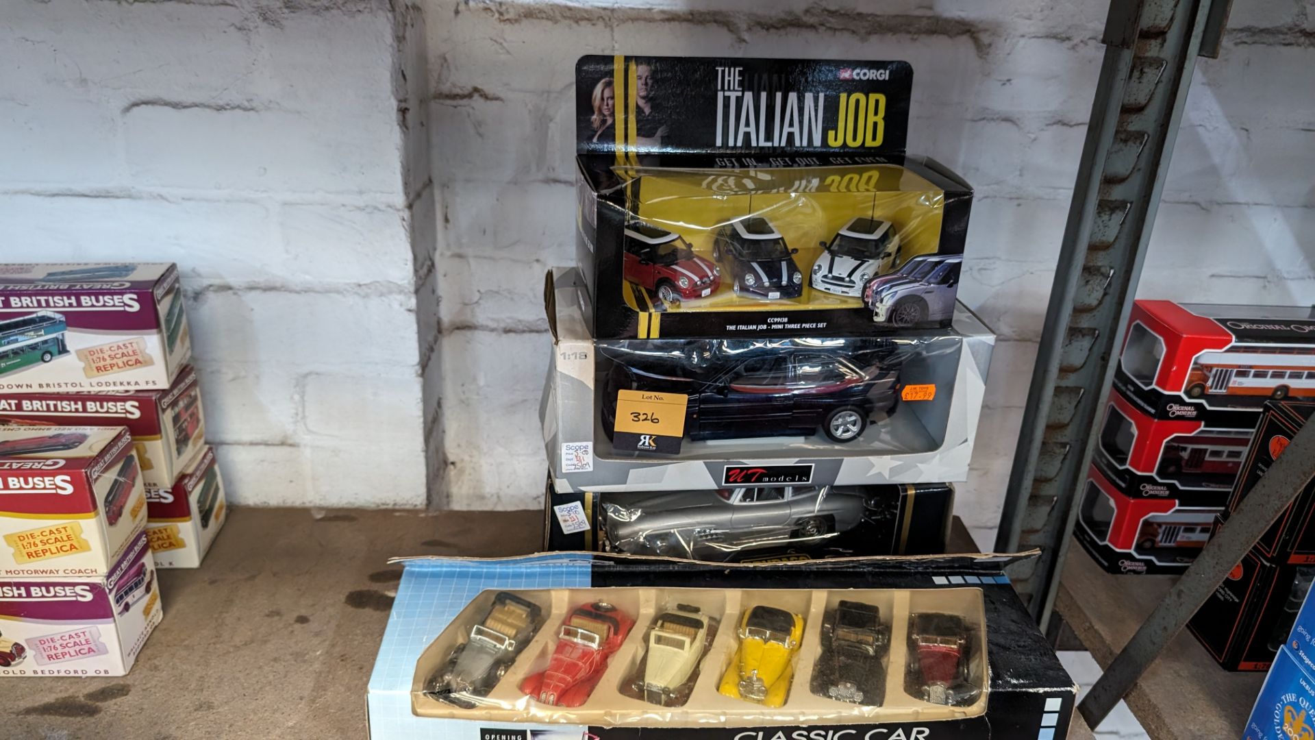 Mixed car collector lot comprising Italian Job 3 piece Mini collection, 6 piece classic car collecti - Image 2 of 10