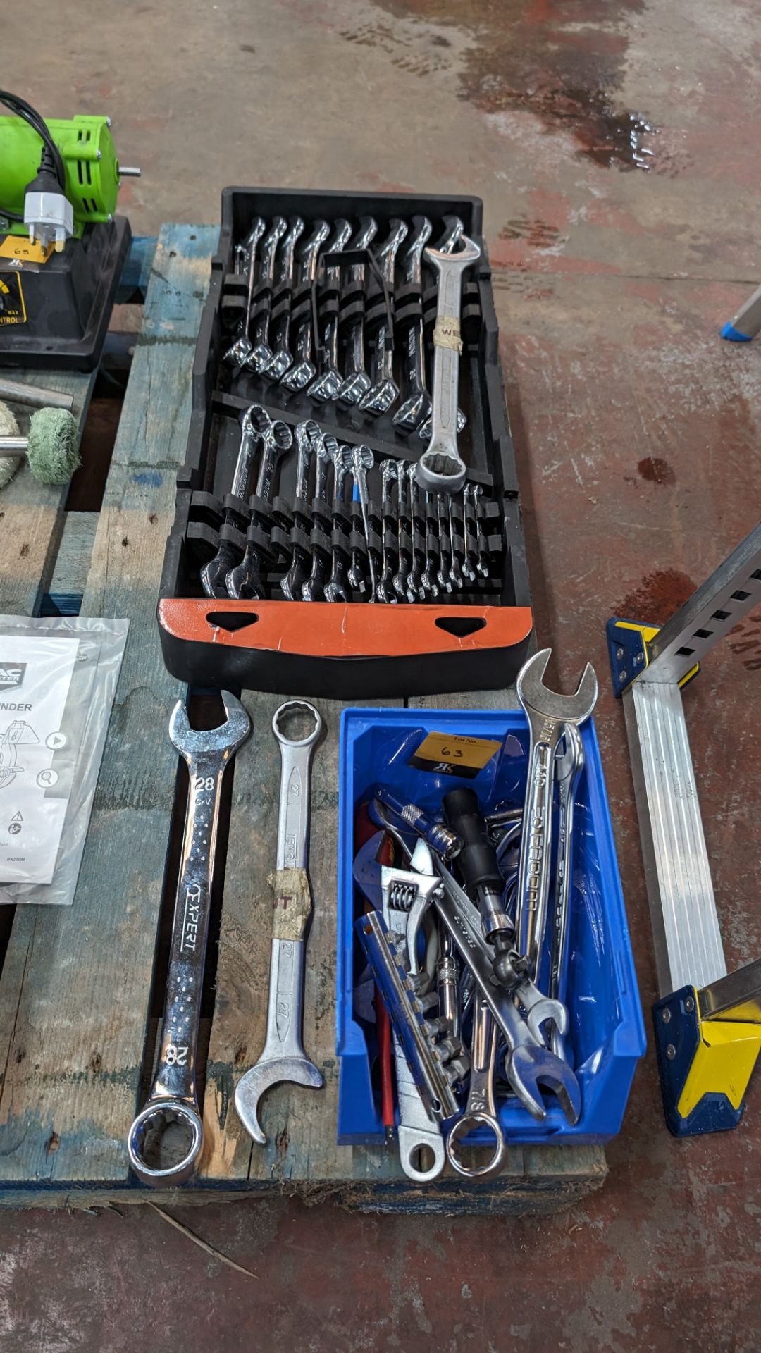 Row of spanners comprising tray & contents plus lin bin & contents