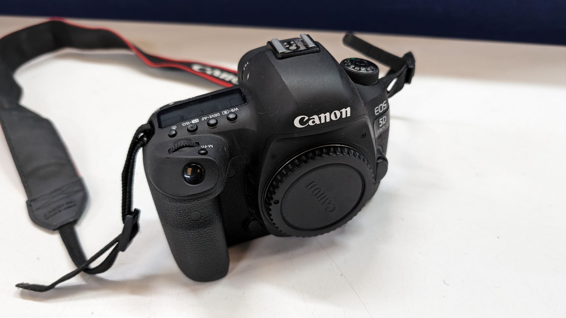 Canon EOS 5D Mark IV SLR camera including strap & battery - Bild 2 aus 16