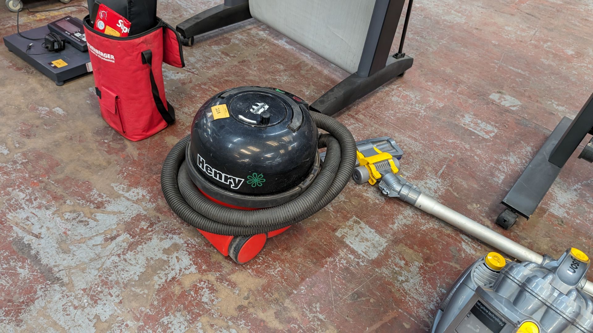 Henry vacuum cleaner - Image 3 of 5