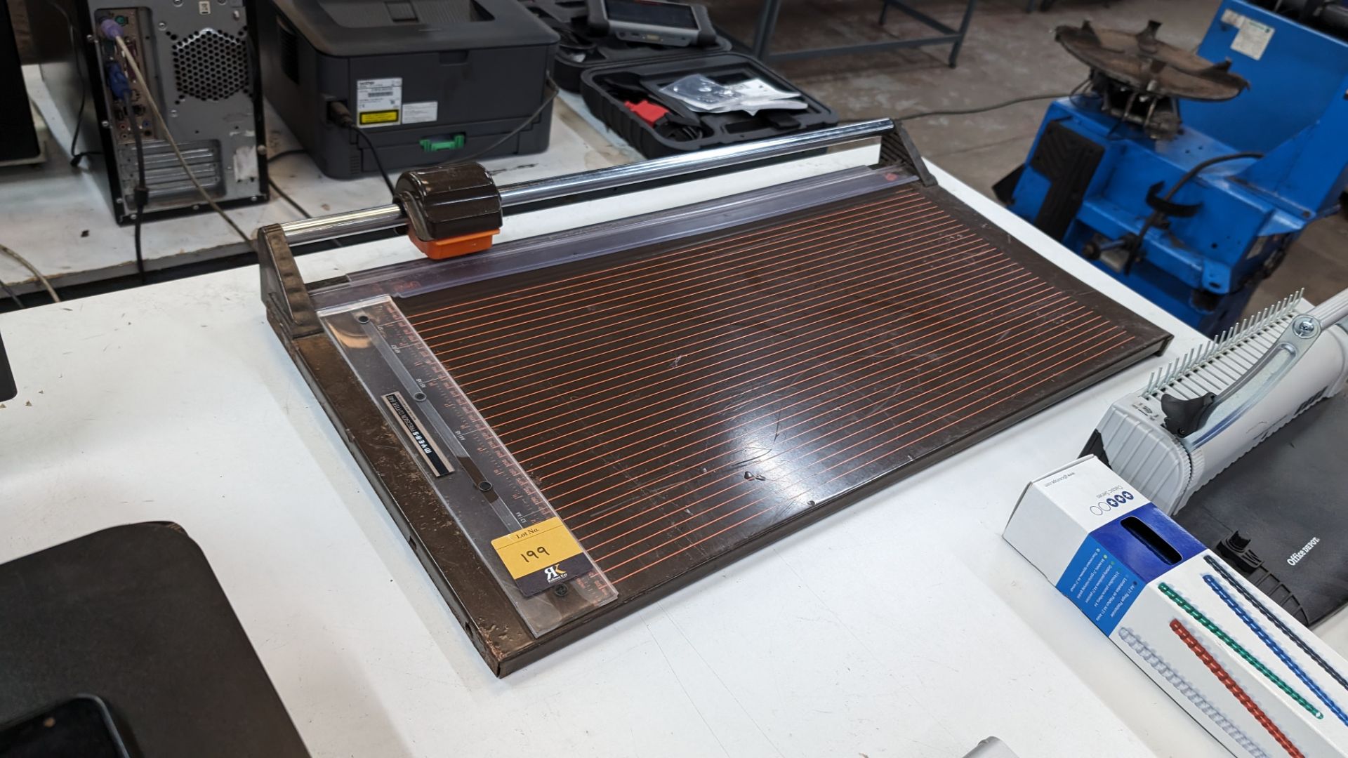 Myers precision cutter 640 desktop paper guillotine/cutter - Image 5 of 5