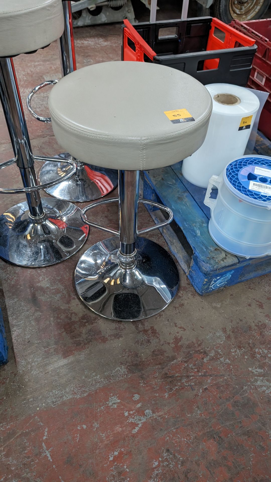 3 off height adjustable bar stools - Image 2 of 6