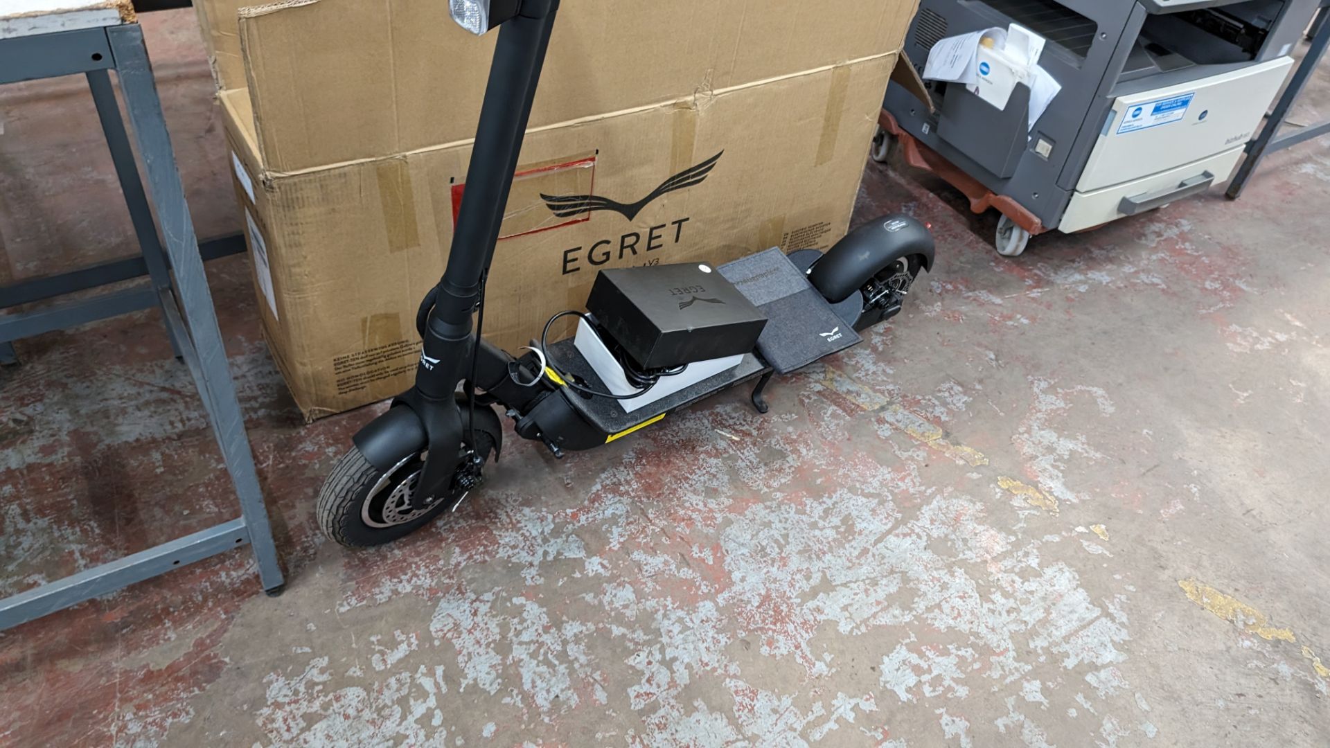 Egret TEN V3 36V electric scooter - this item appears to be new & unused - the box was sealed until - Image 9 of 20
