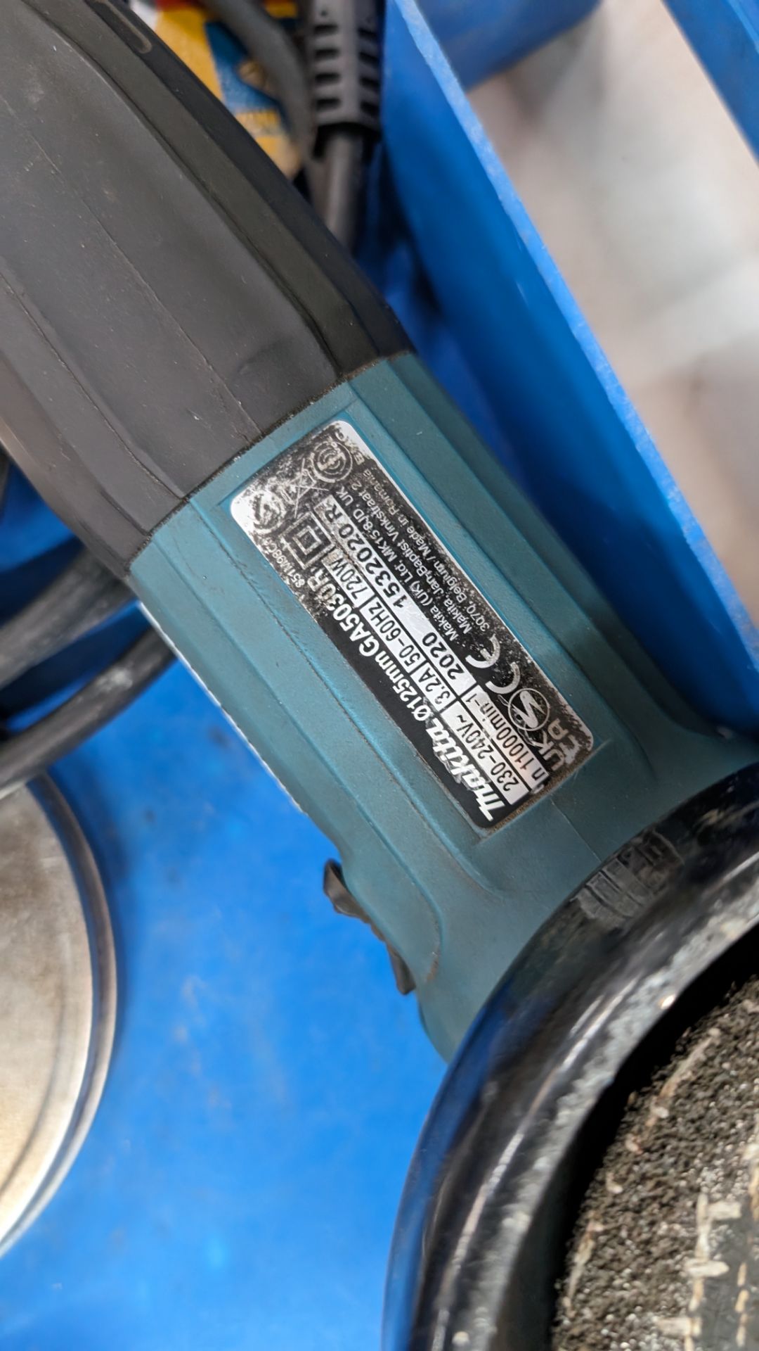 Makita angle grinder model GA5030R including quantity of consumables plus (unbranded) case - Bild 5 aus 7
