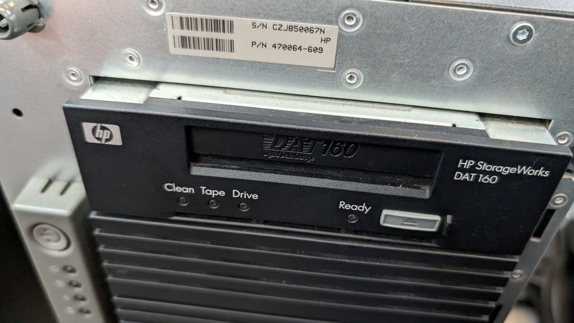 HP server incorporating 2 off hot swap drives, optical drive & HP Storageworks DAT 160 tape drive - Image 6 of 15