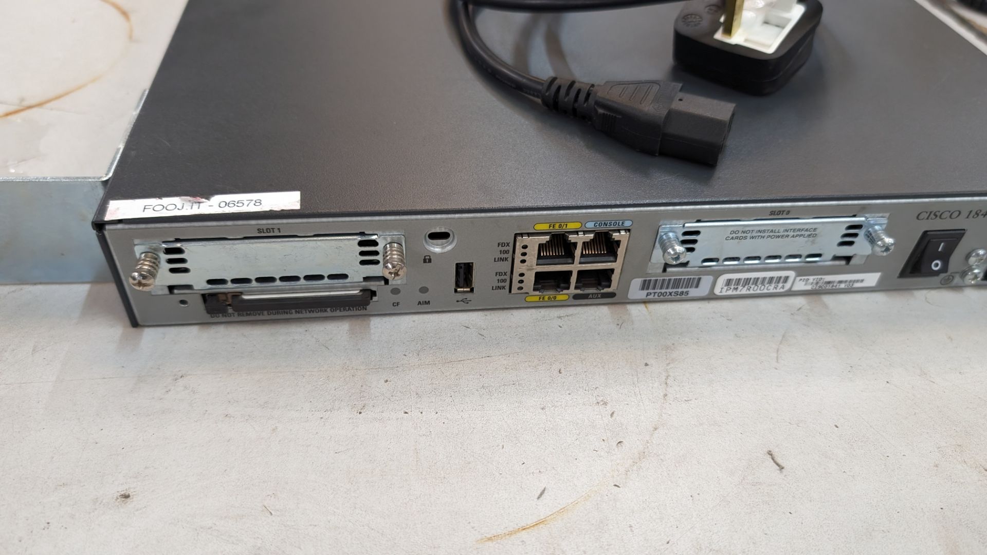 Pair of Cisco rack mountable integrated services routers model C1111-4P including power pack & model - Bild 4 aus 15