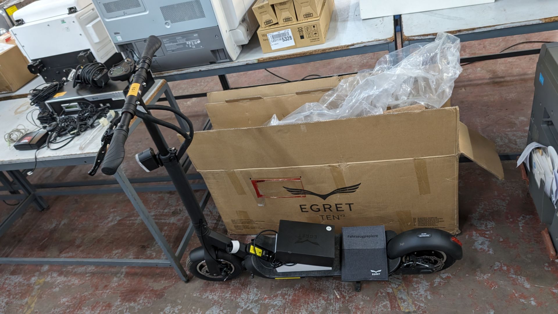 Egret TEN V3 36V electric scooter - this item appears to be new & unused - the box was sealed until