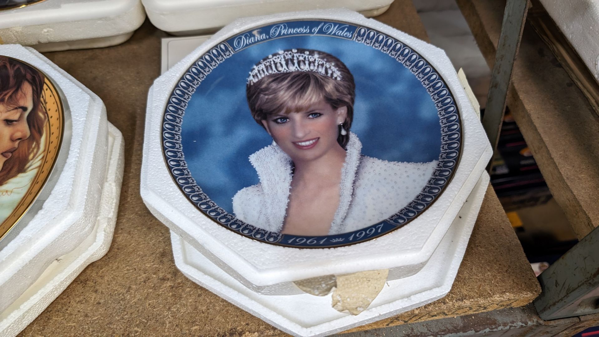 4 off Franklin Mint & Danbury Mint decorative plates relating to Princess Diana, Titanic & (2 x) Cli - Bild 4 aus 11