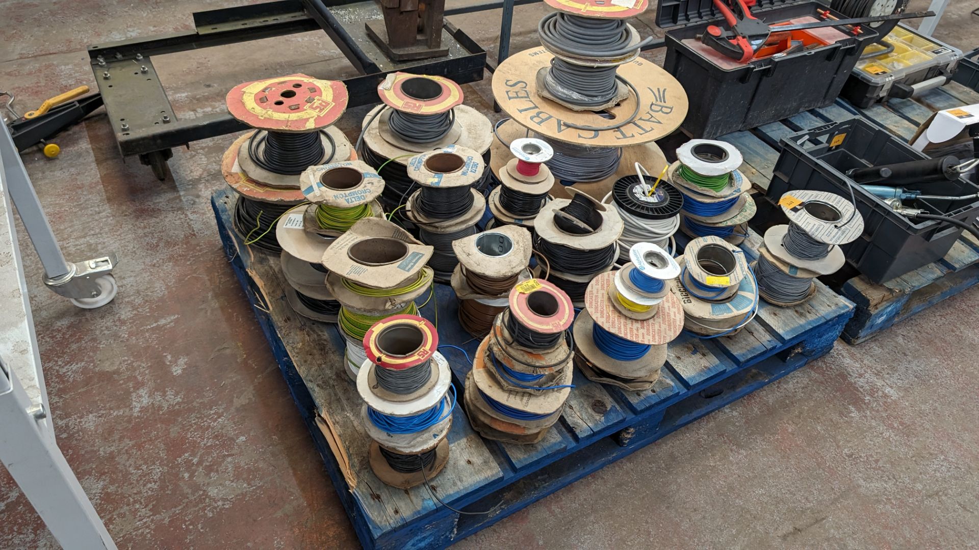 The contents of a pallet of electrical cable - Bild 12 aus 12