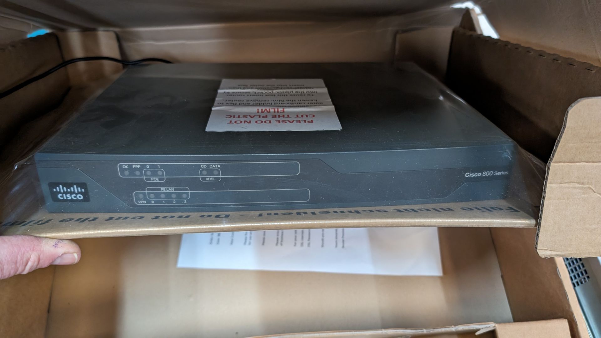Cisco 887VAM broadband router including power pack & cables - appears to be new/unused - Image 3 of 8