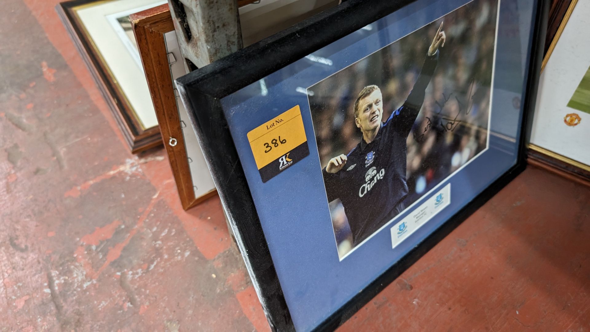 5 off football related framed photos, comprising 4 photographs relating to Manchester Utd & 1 relati - Image 11 of 11