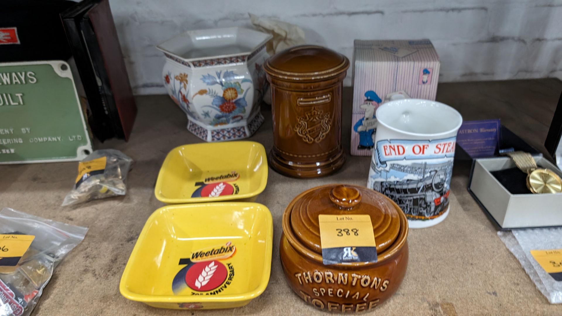 Mixed ceramic/pottery lot comprising bowls, tankards & more, relating to Thorntons, Weetabix, Postma - Image 4 of 11