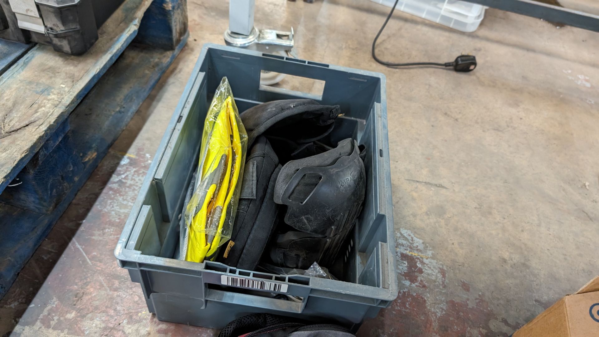 Safety equipment comprising harnesses, the contents of a crate of PPE plus quantity of hand sanitise - Image 5 of 6