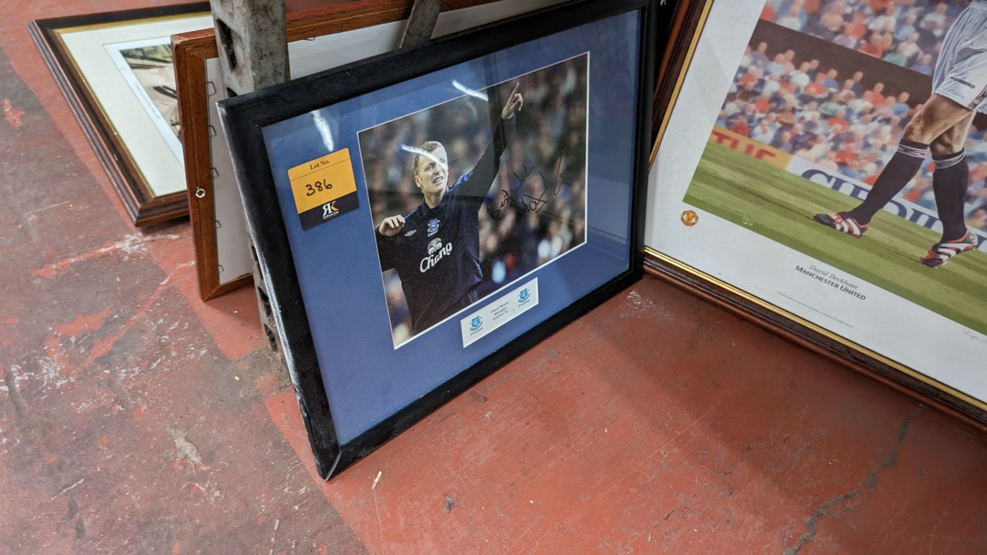 5 off football related framed photos, comprising 4 photographs relating to Manchester Utd & 1 relati - Image 3 of 11