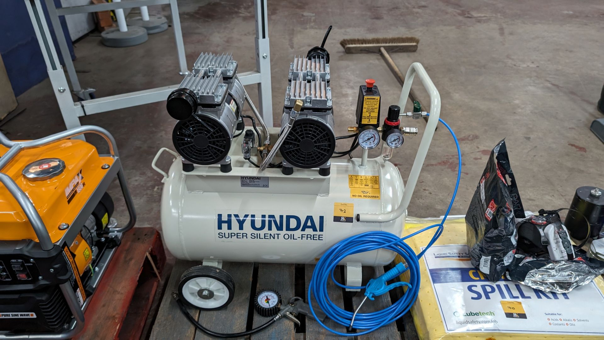 Hyundai super silent oil-free compressor system model HY27550 - Image 2 of 11