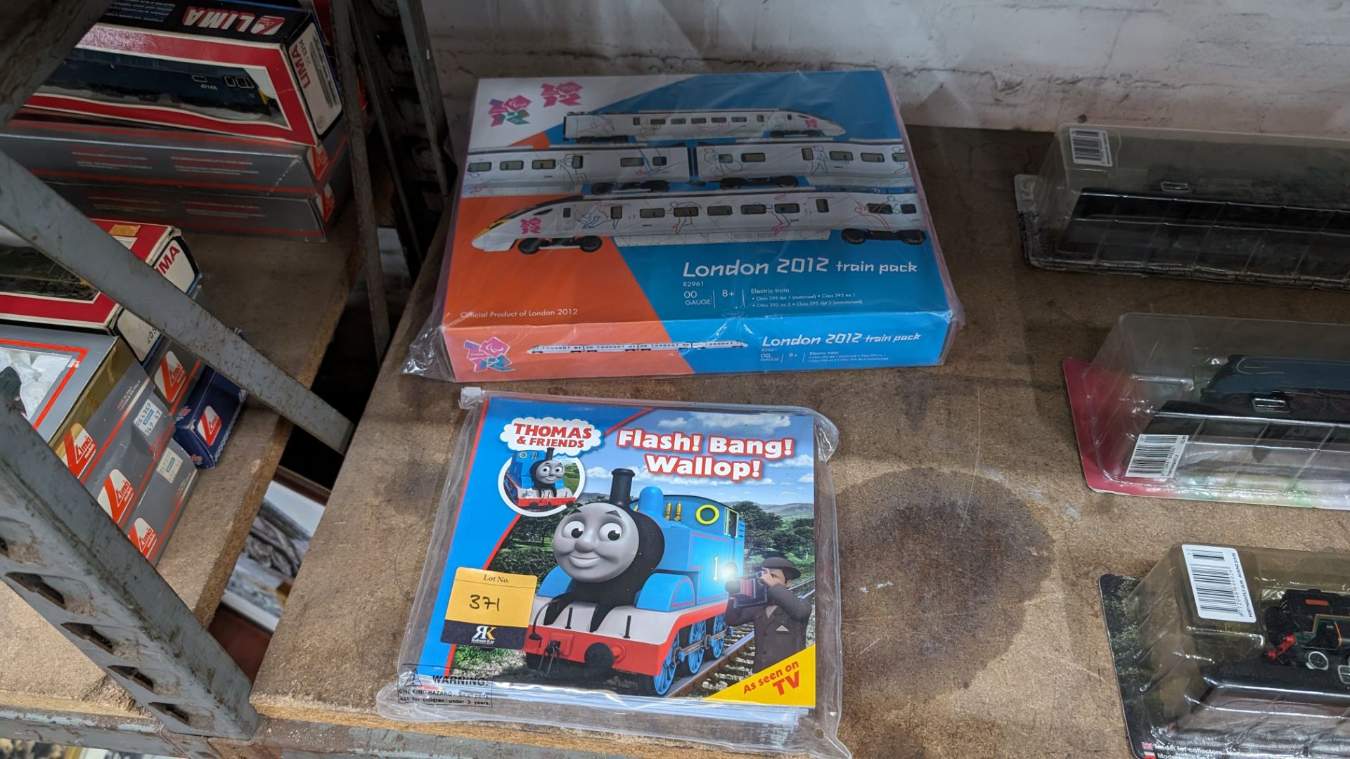 Mixed railway lot comprising quantity of Thomas the Tank Engine books plus London 2012 electric trai - Image 2 of 9