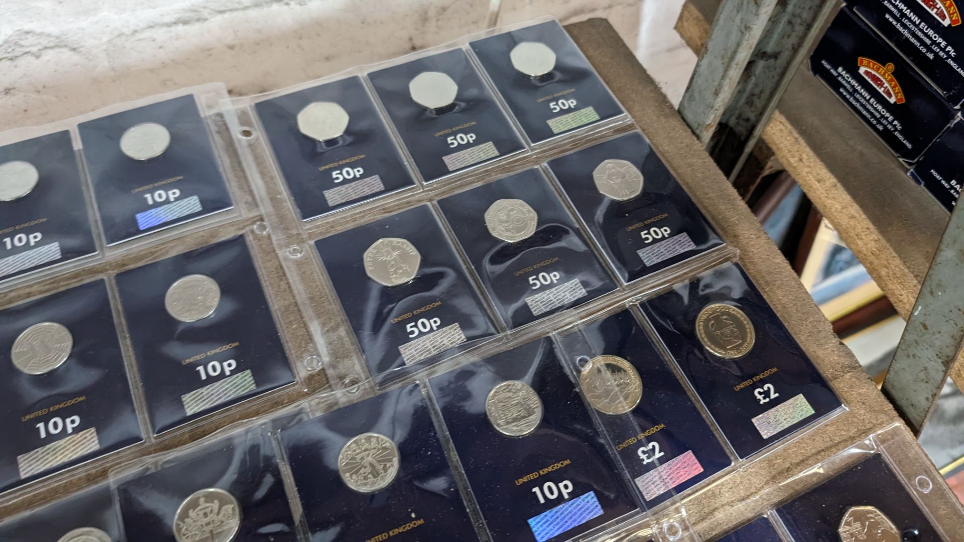 Quantity of 2019 Change Checker commemorative coins in 5 sheets, comprising 44 coins in total - Bild 8 aus 14