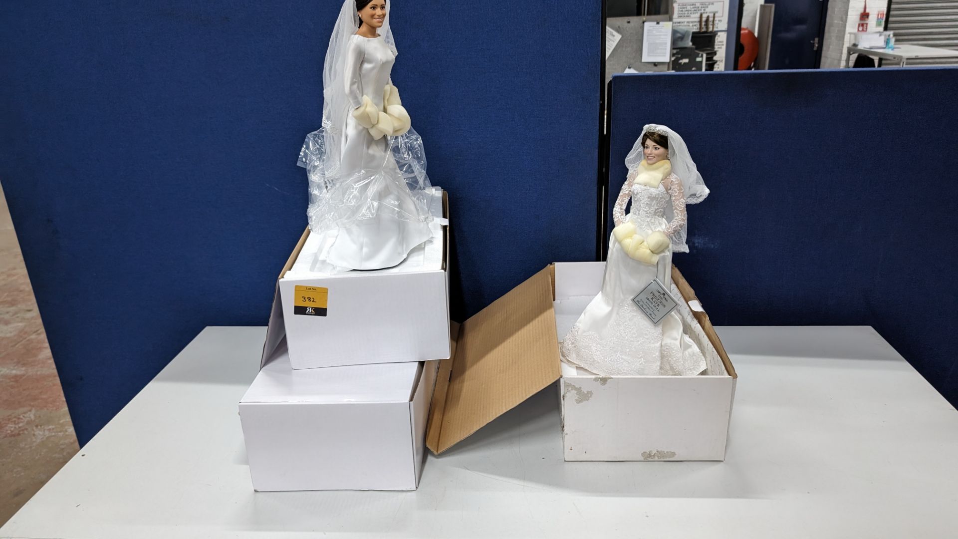 3 off Danbury Mint Meghan & Kate bride dolls (2 off Meghan & 1 off Kate) - Image 4 of 8