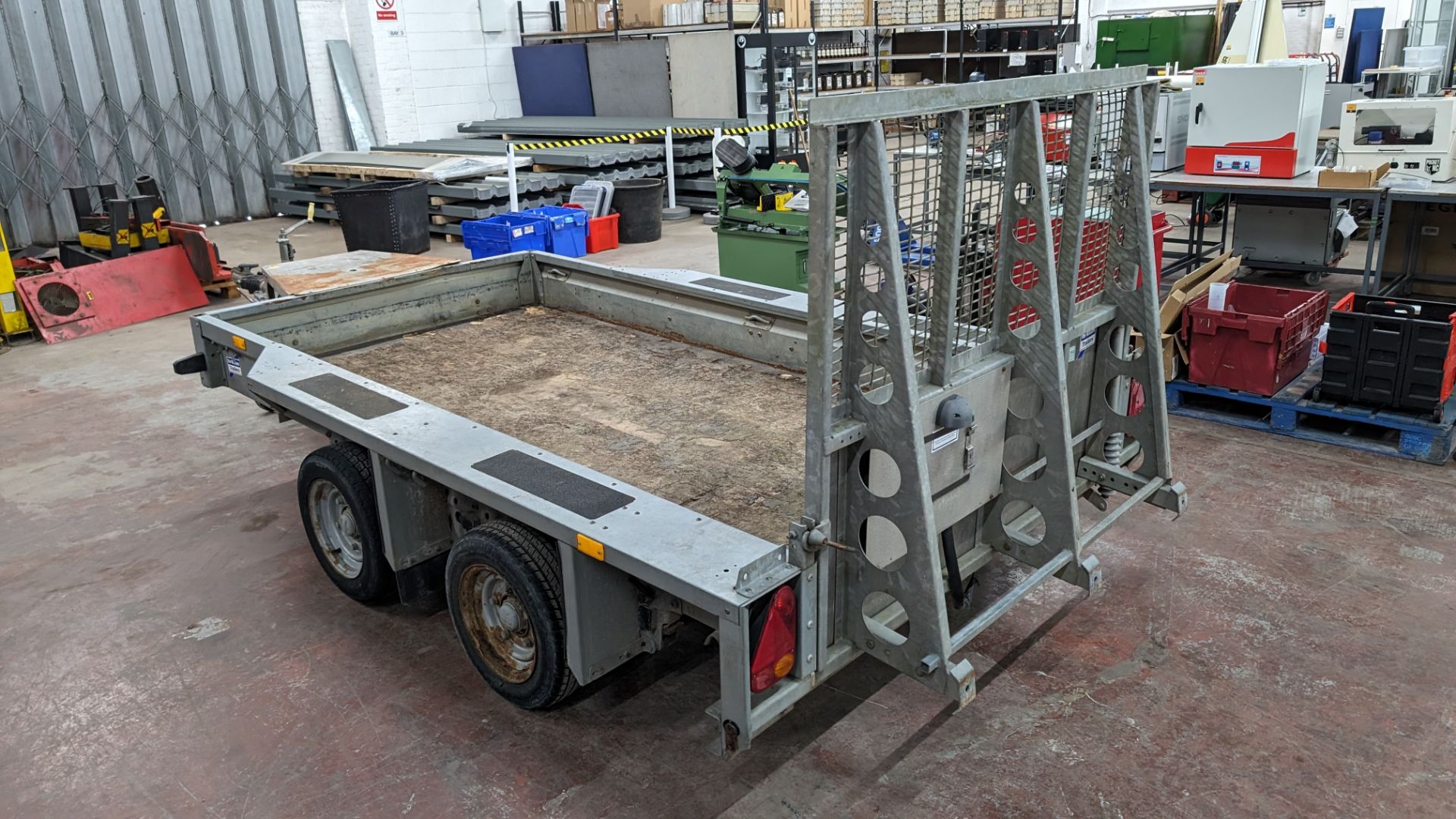 Ifor Williams twin axle plant trailer with fold down ramp to the rear (3500kg capacity), trailer typ - Image 5 of 18