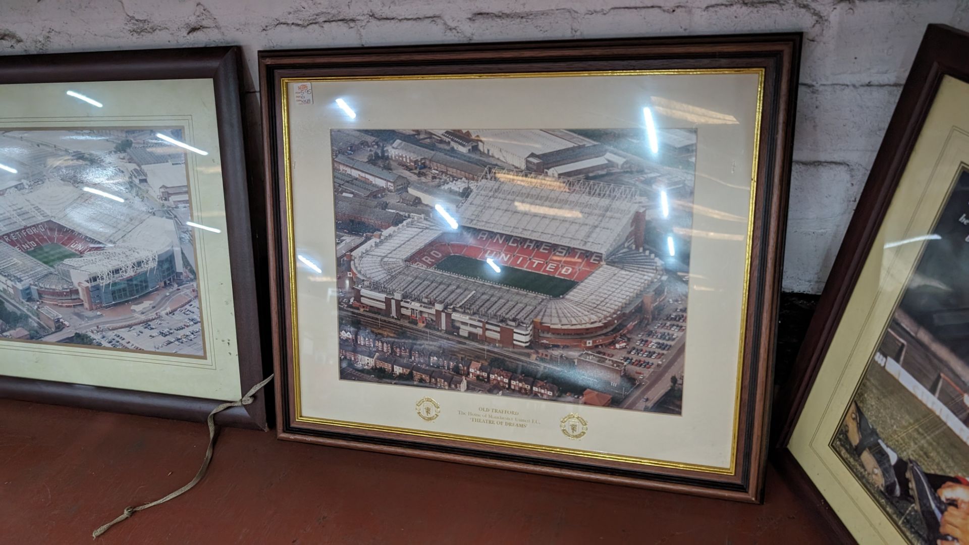 5 off football related framed photos, comprising 4 photographs relating to Manchester Utd & 1 relati - Image 6 of 11