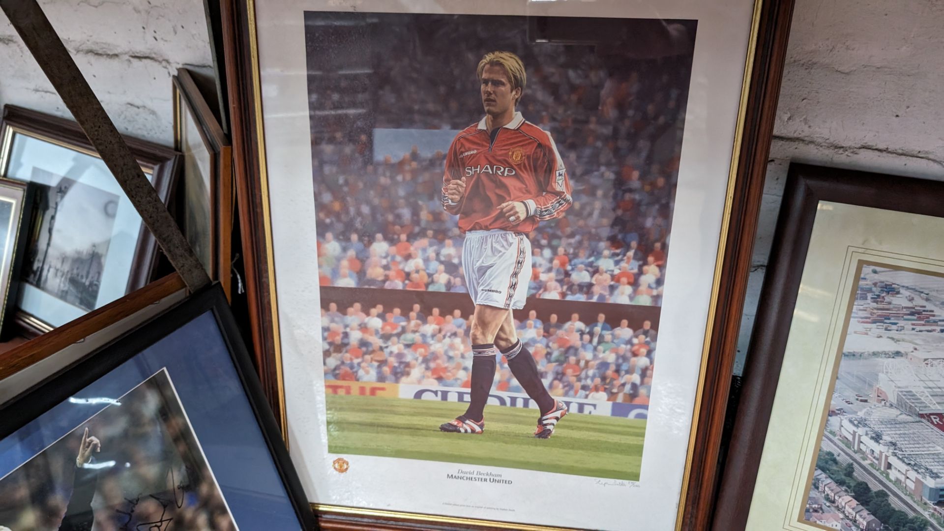 5 off football related framed photos, comprising 4 photographs relating to Manchester Utd & 1 relati - Image 4 of 11