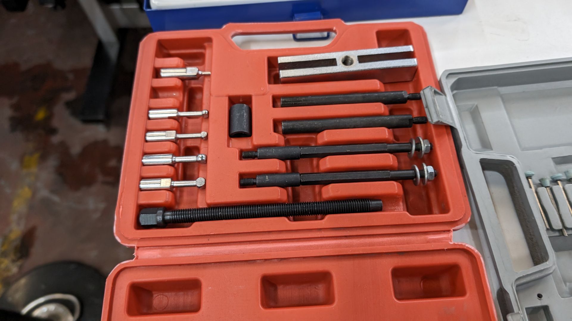 3 assorted boxed tools, consisting of multi-tool abrasive device with wide variety of interchangeabl - Image 8 of 12