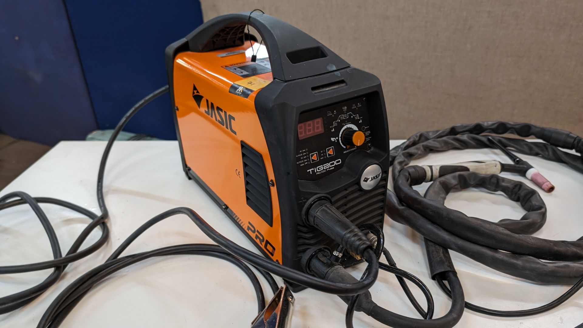 Jasic Pro tig 200 AC/DC pulse welder, including welding mask, box of consumables & other items as pi - Image 5 of 23
