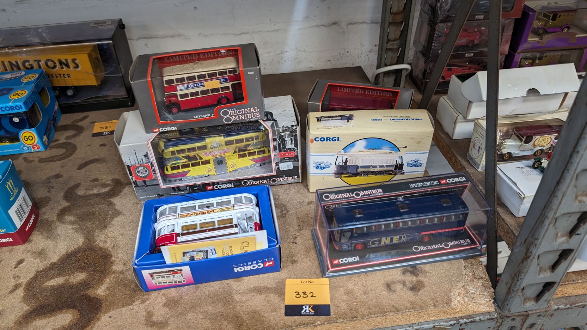 6 assorted model trams & buses - Image 3 of 9