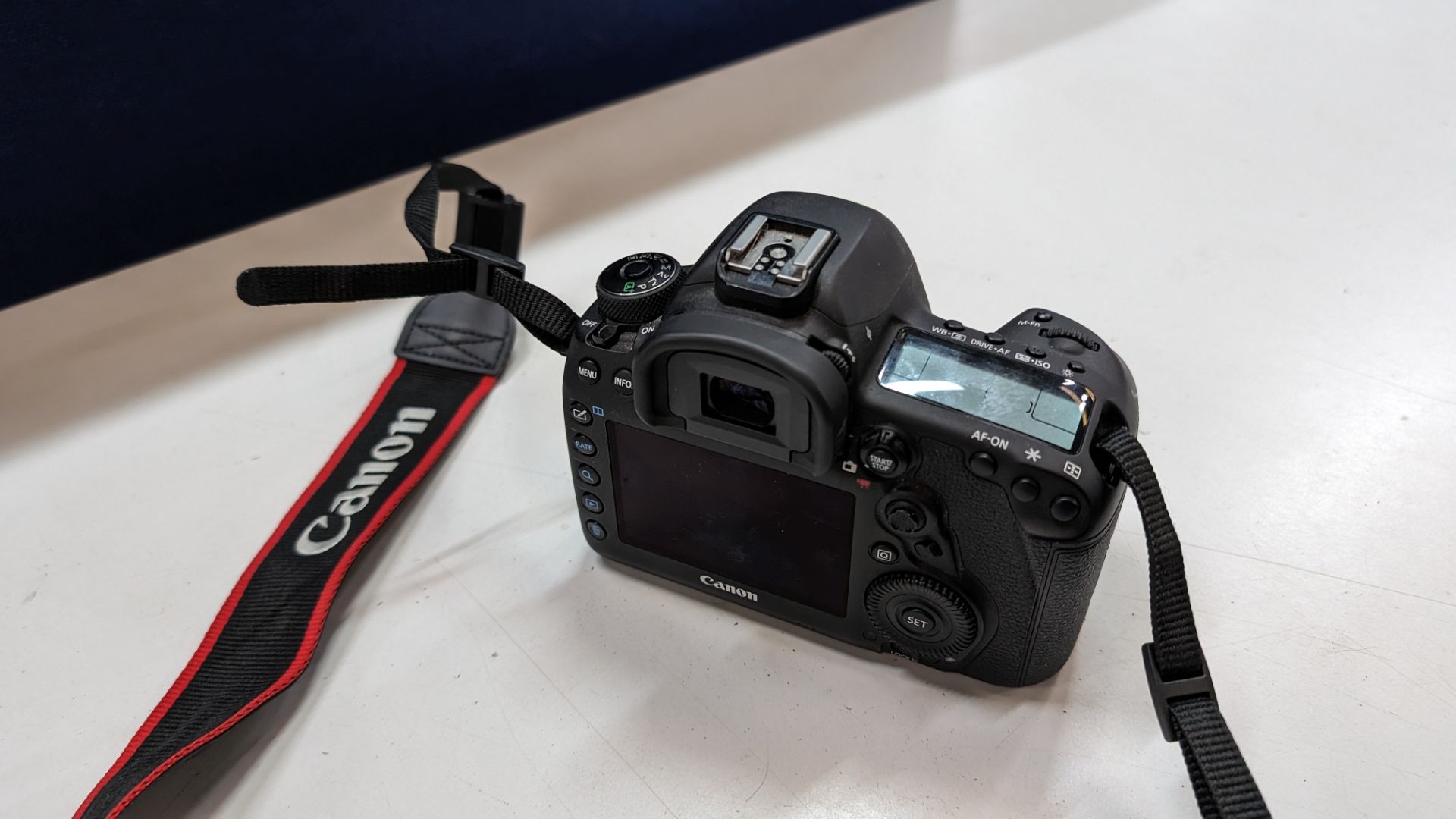 Canon EOS 5D Mark IV SLR camera including strap & battery - Bild 5 aus 16