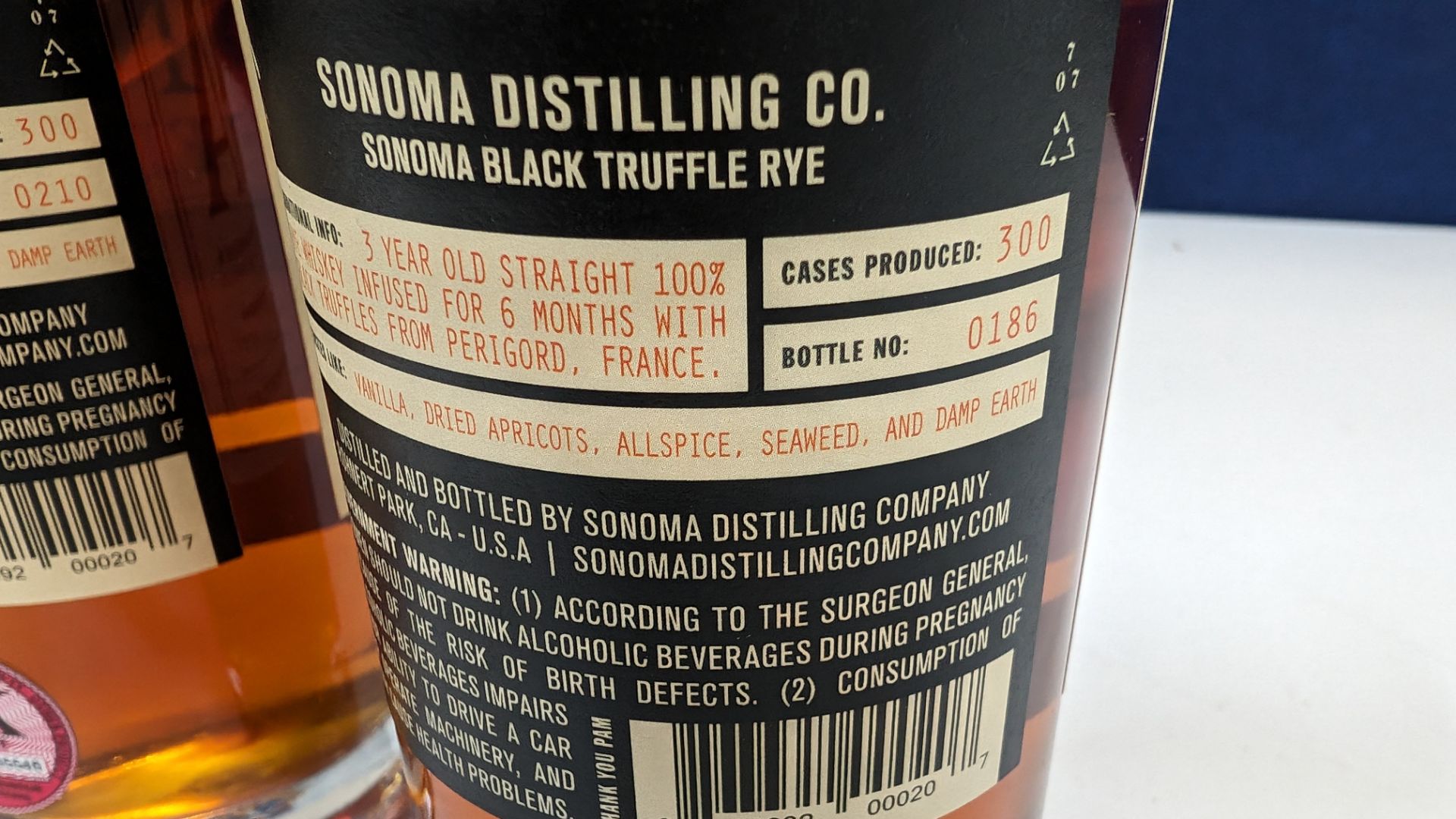 3 off 375ml bottles of Sonoma Black Truffle Rye Whiskey. 50% alc/vol (100 proof). Straight rye whi - Bild 7 aus 8