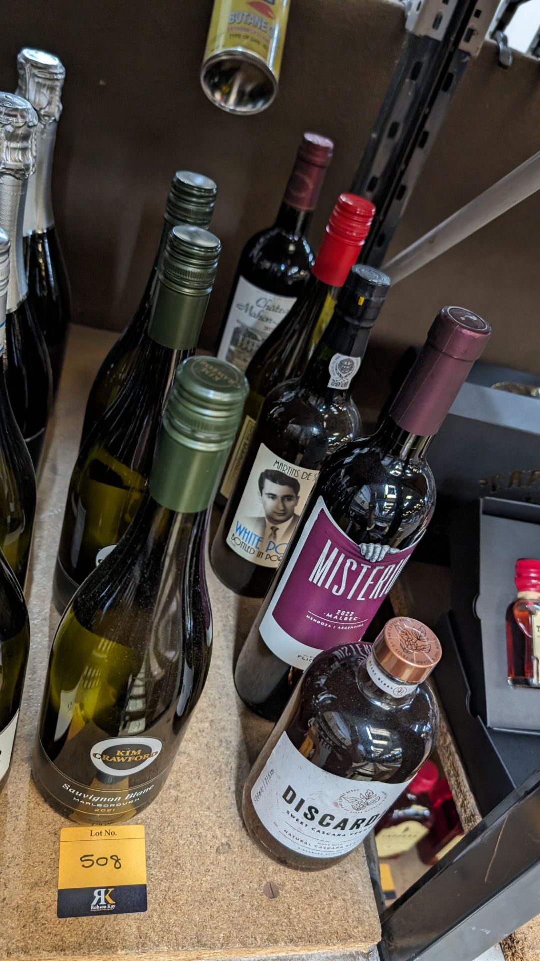 8 off assorted 750ml bottles of wine plus 1 off 500ml bottle of sweet vermouth. The wine comprises - Image 2 of 11