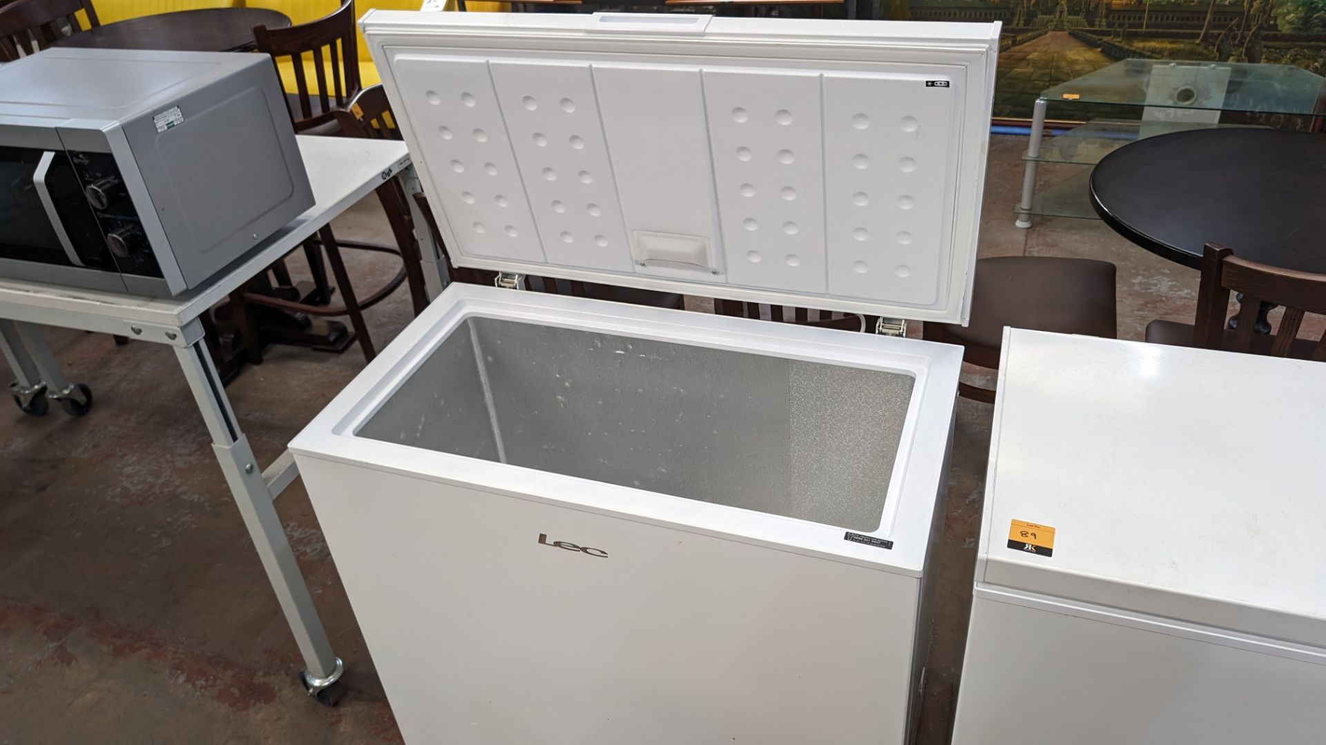 LEC electronic control chest freezer, measuring approximately 950mm long - Image 4 of 5