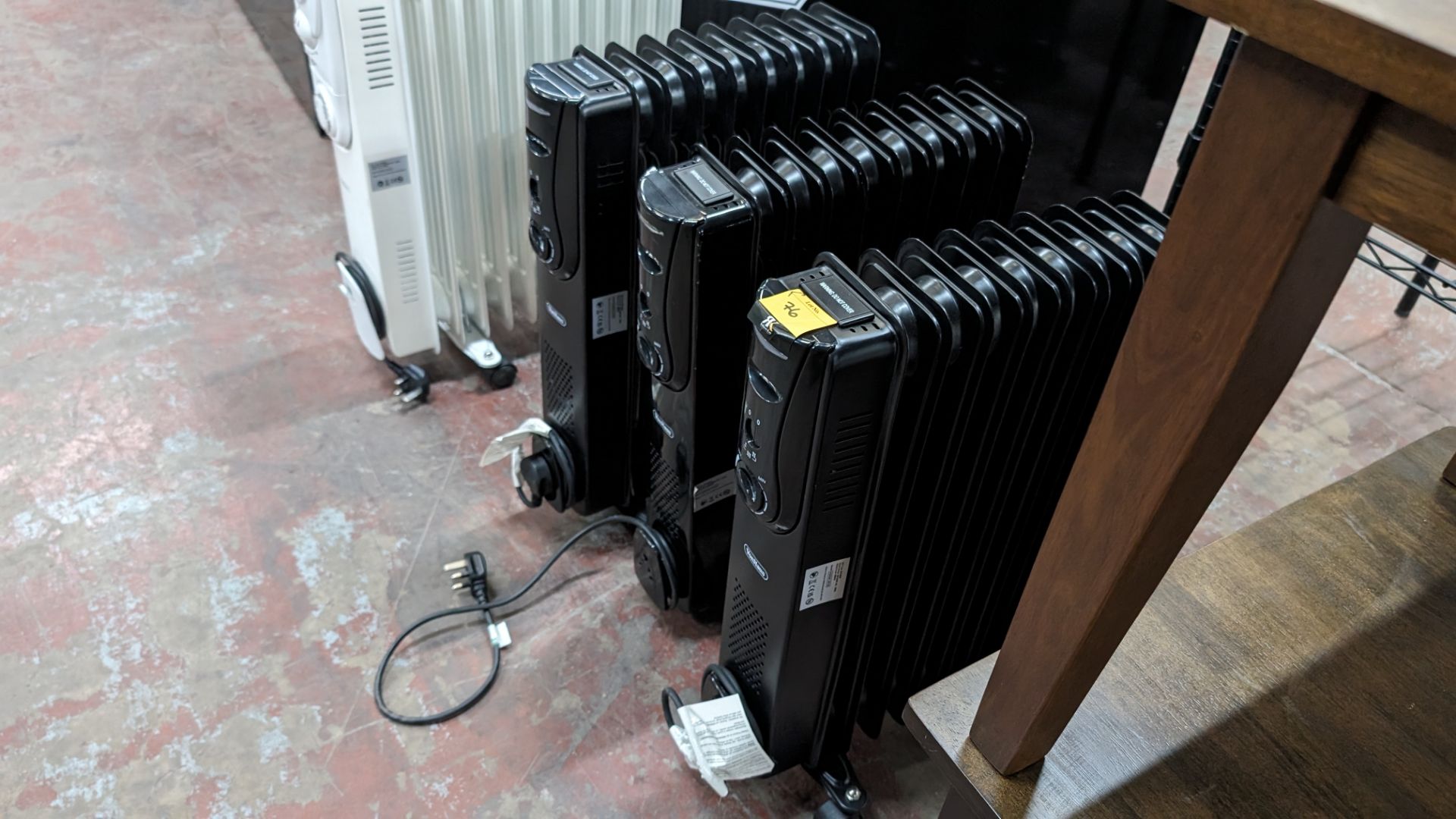 3 off VonHaus 2000W black radiators - Image 3 of 8