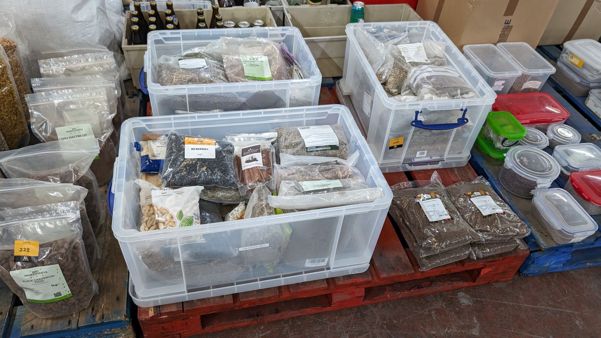 The contents of a pallet of assorted aromats and other dried ingredients, including other herbs and - Image 7 of 11