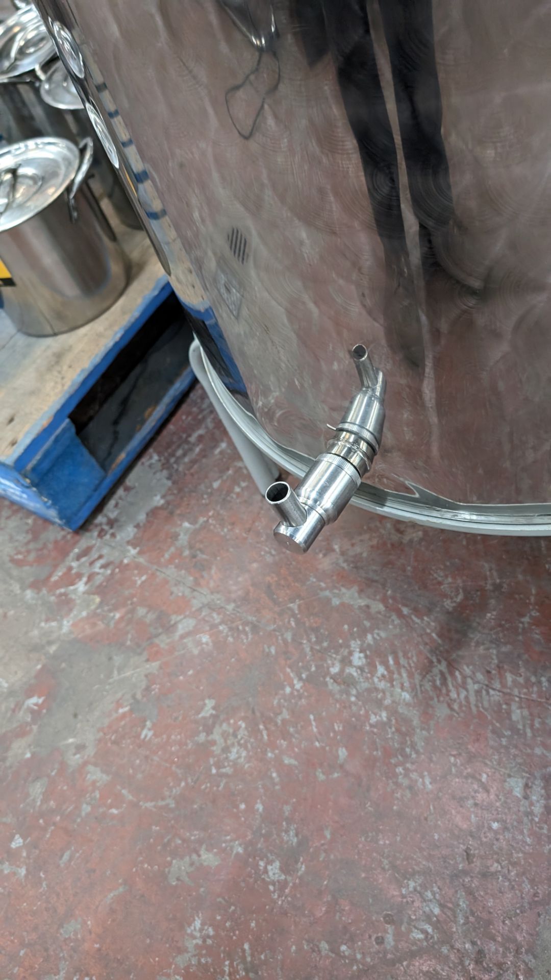 Large stainless steel cylindrical tank with lid. Capacity 300L - Image 6 of 7