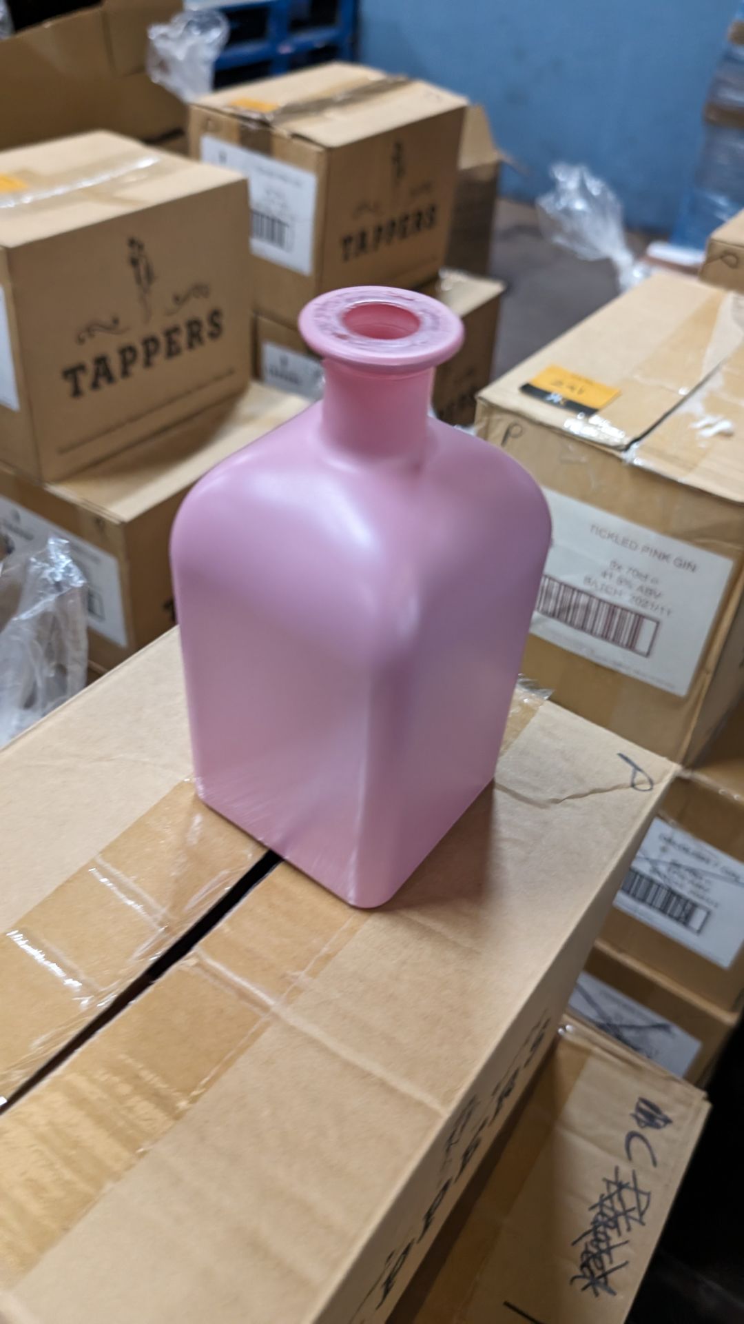 7 off 70cl/700ml glass bottles, professionally painted pink, each including a stopper. The bottles - Image 4 of 5
