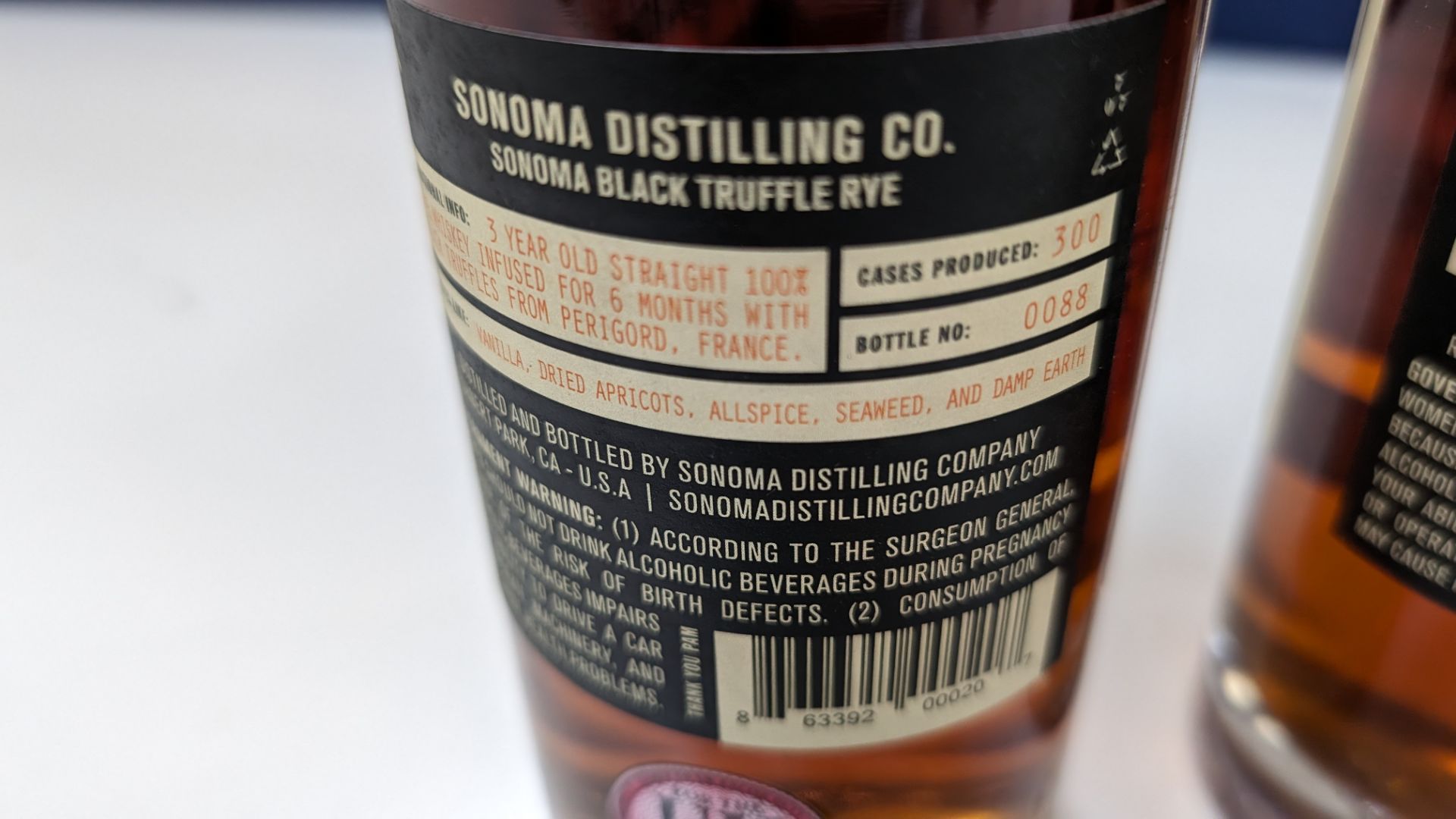3 off 375ml bottles of Sonoma Black Truffle Rye Whiskey. 50% alc/vol (100 proof). Straight rye whi - Bild 5 aus 8